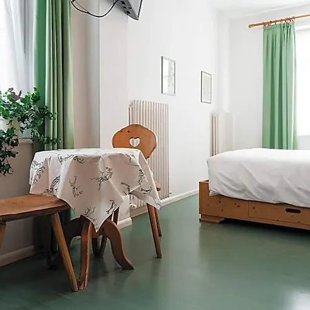 Hotel Oasi 2*